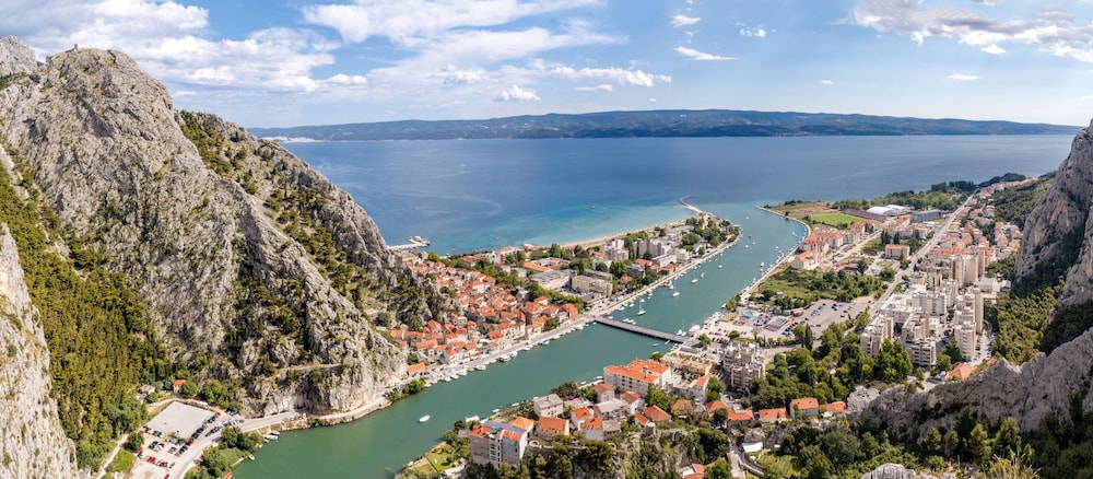 Hotel Villa Dvor — View in Omiš, Split-Dalmatia