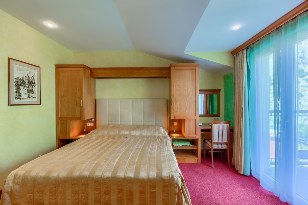 Hotel Villa Dvor — Rooms in Omiš, Split-Dalmatia