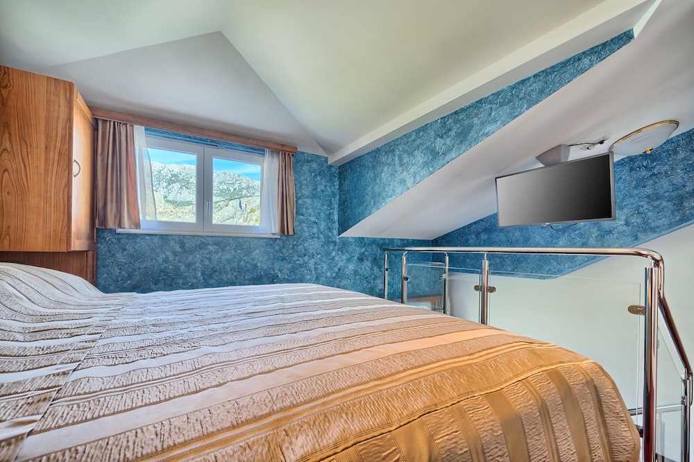 Hotel Villa Dvor — Rooms in Omiš, Split-Dalmatia