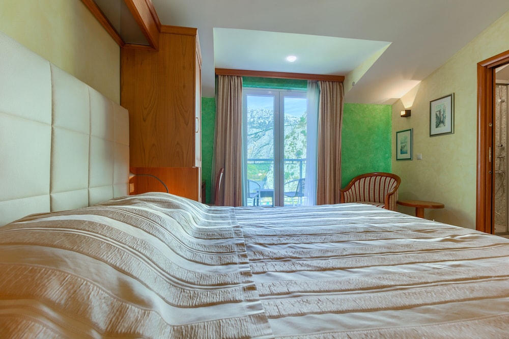 Hotel Villa Dvor — Rooms in Omiš, Split-Dalmatia