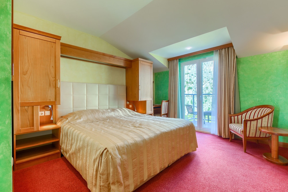 Hotel Villa Dvor — Rooms in Omiš, Split-Dalmatia
