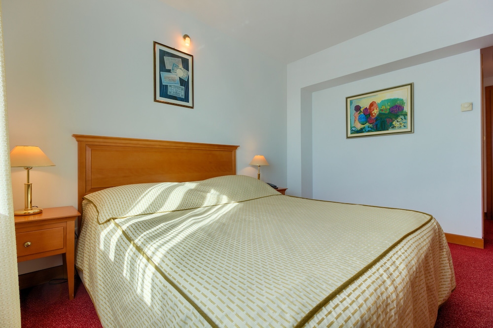 Hotel Villa Dvor — Rooms in Omiš, Split-Dalmatia