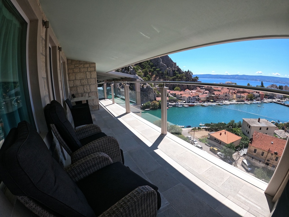 Hotel Villa Dvor — Rooms in Omiš, Split-Dalmatia