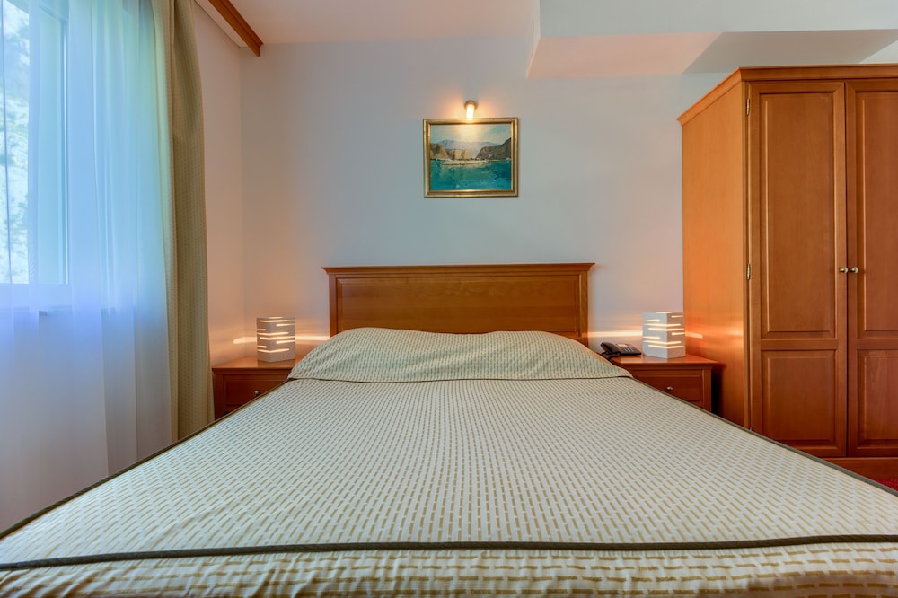 Hotel Villa Dvor — Rooms in Omiš, Split-Dalmatia