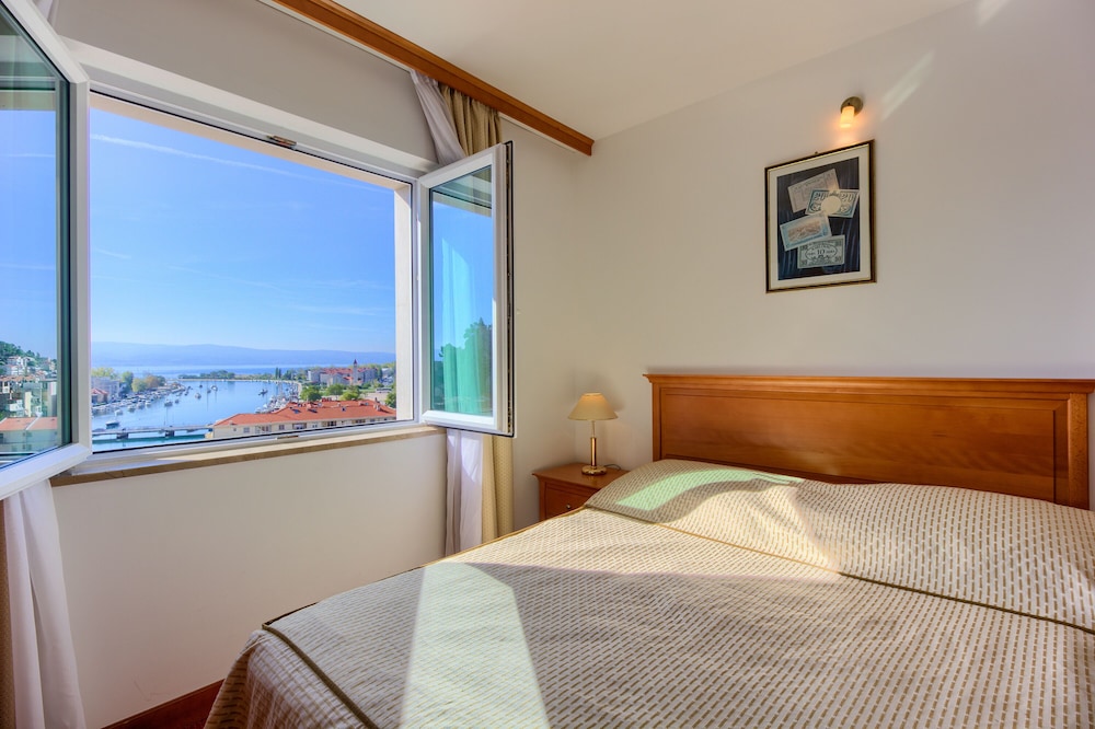 Hotel Villa Dvor — Rooms in Omiš, Split-Dalmatia