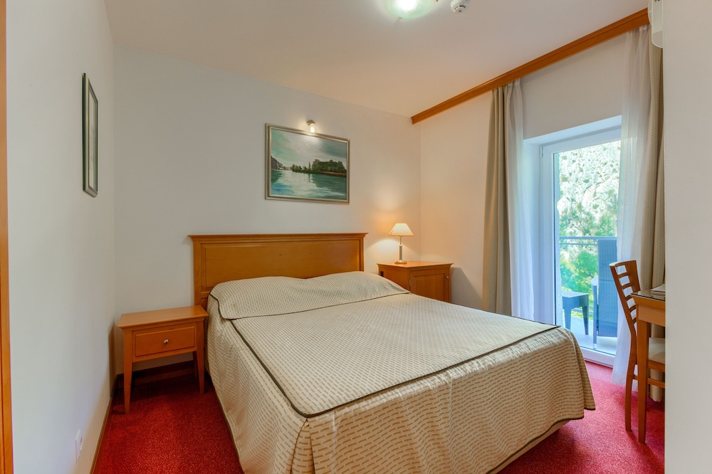 Hotel Villa Dvor — Rooms in Omiš, Split-Dalmatia