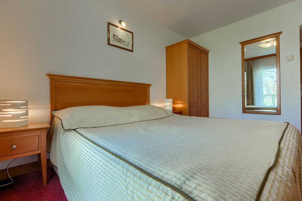 Hotel Villa Dvor — Rooms in Omiš, Split-Dalmatia