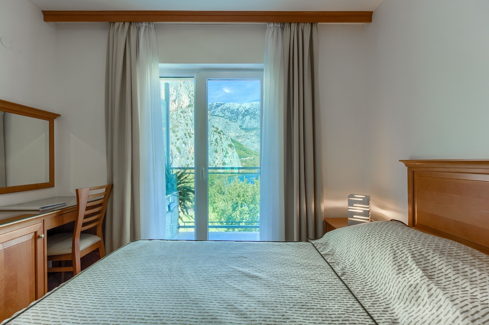 Hotel Villa Dvor — Rooms in Omiš, Split-Dalmatia