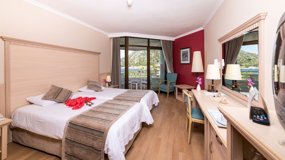 Hotel Aqua - All Inclusive — Hotel rooms in İçmeler, Mugla