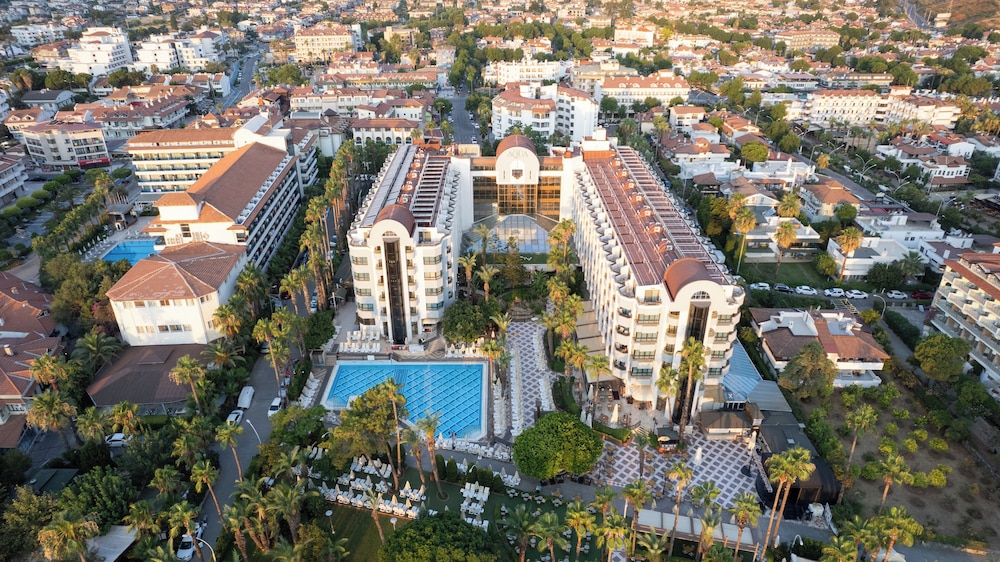Hotel Aqua - All Inclusive — Hotel building in İçmeler, Mugla