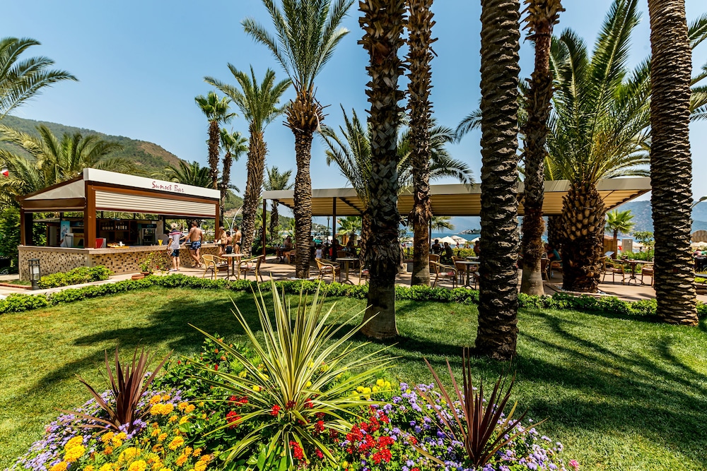 Hotel Aqua - All Inclusive — Restaurant & bars in İçmeler, Mugla