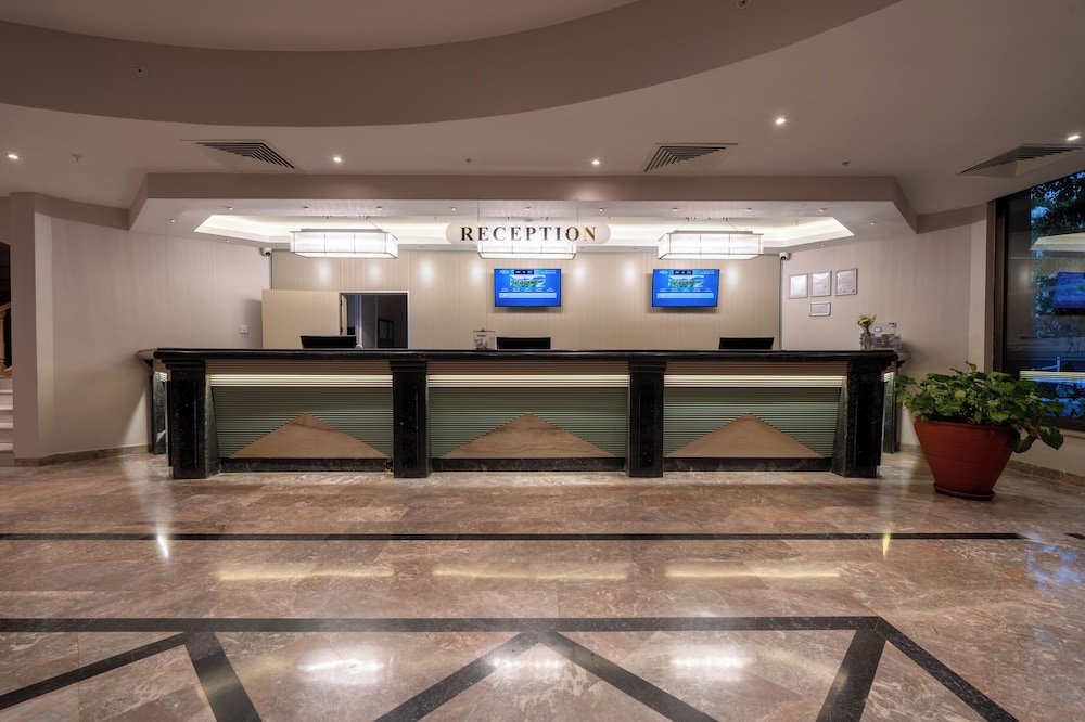 Hotel Aqua - All Inclusive — Hotel building in İçmeler, Mugla