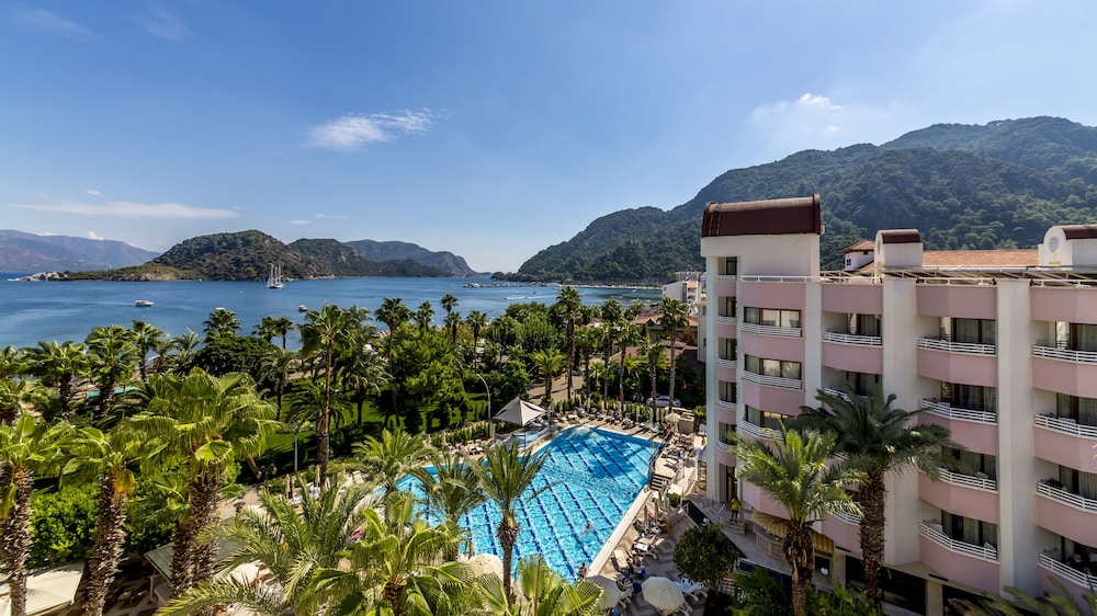 Hotel Aqua - All Inclusive — Swimming pool in İçmeler, Mugla