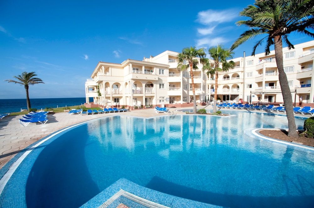 Grupotel Tamariscos — Swimming pool in Cala'n Bosch, Balearic Islands