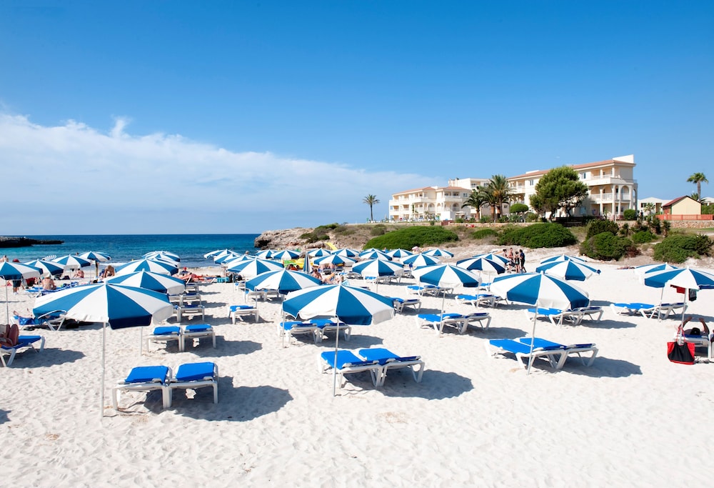 Grupotel Tamariscos — Beach in Cala'n Bosch, Balearic Islands