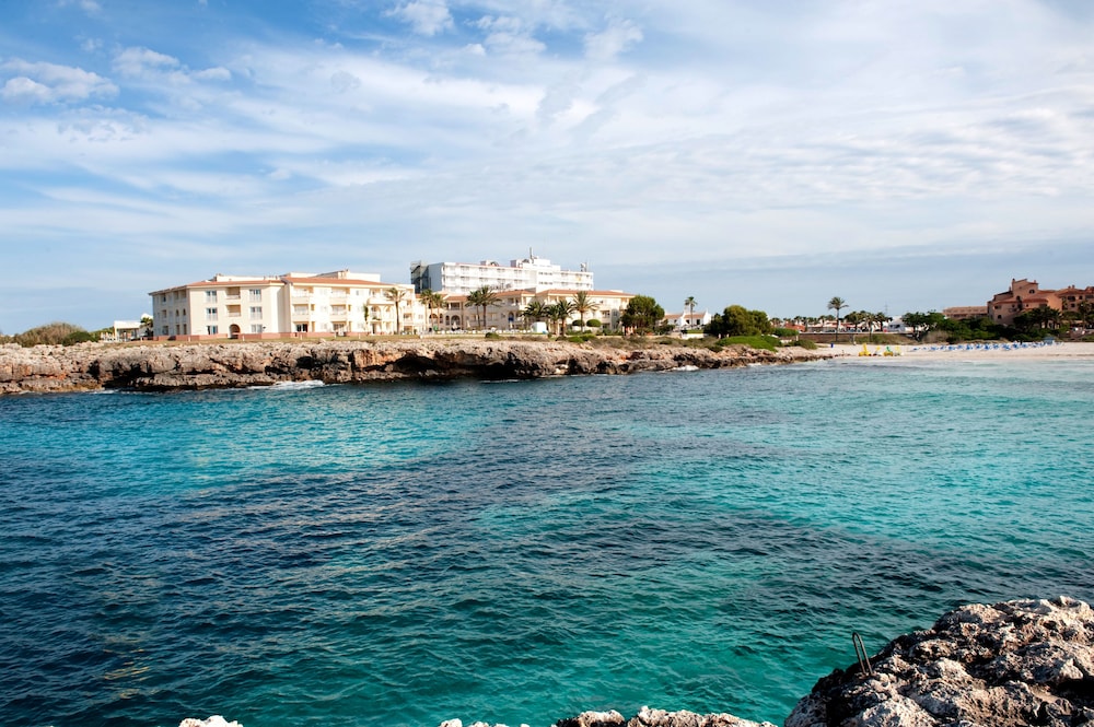Grupotel Tamariscos — Beach in Cala'n Bosch, Balearic Islands