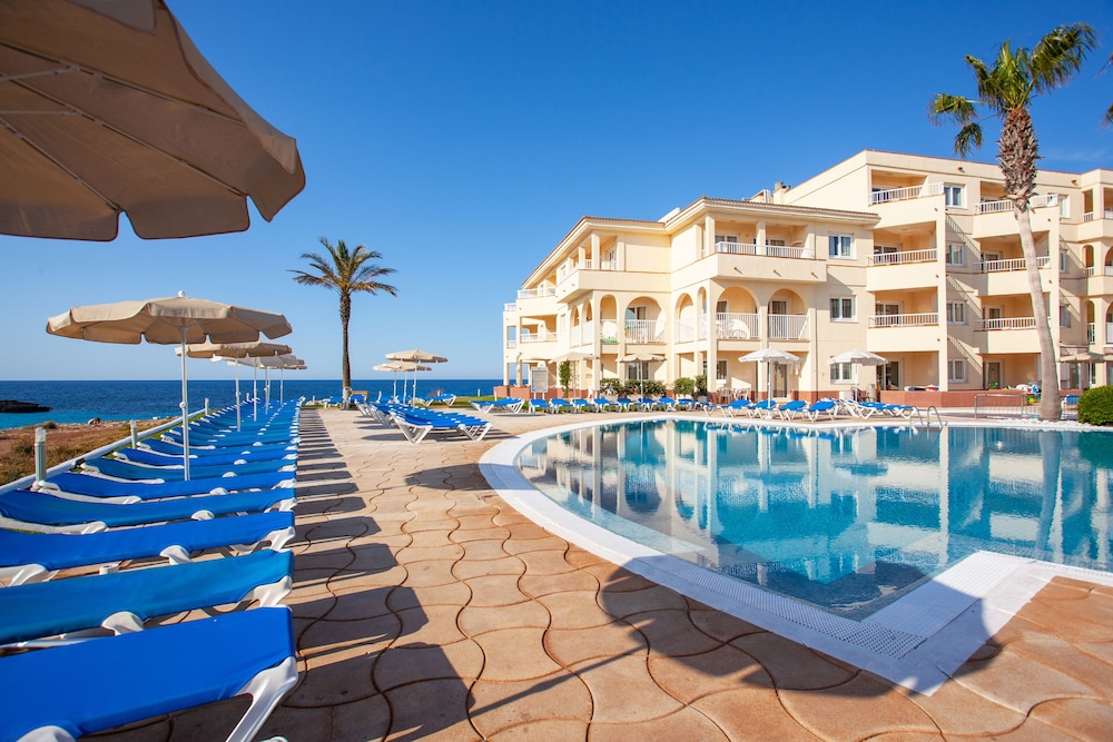 Grupotel Tamariscos — Swimming pool in Cala'n Bosch, Balearic Islands