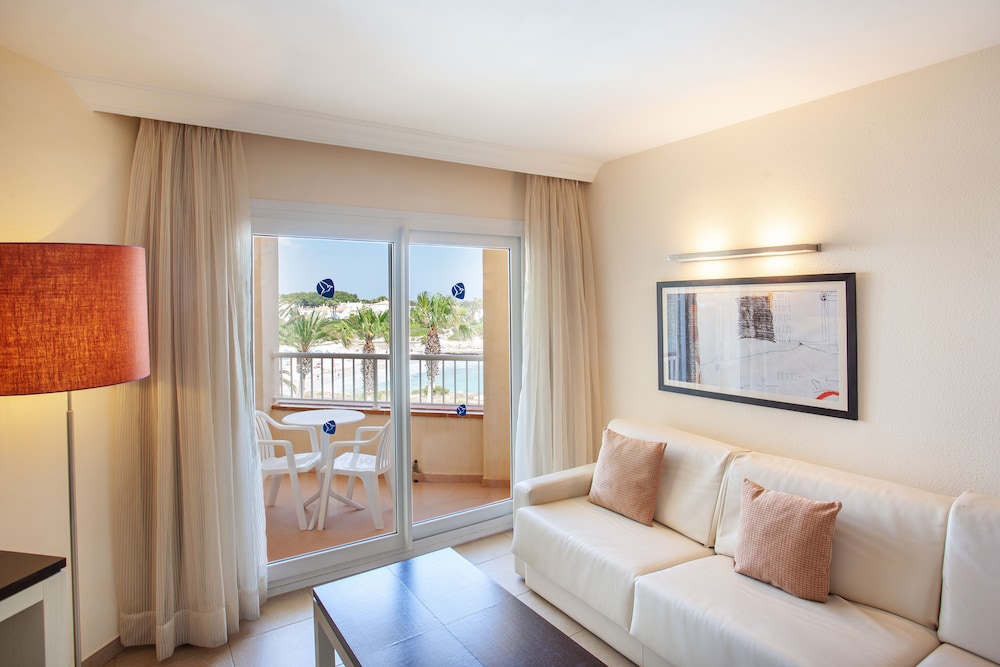 Grupotel Tamariscos — Hotel rooms in Cala'n Bosch, Balearic Islands