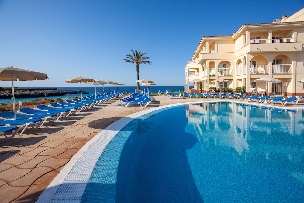 Grupotel Tamariscos — Swimming pool in Cala'n Bosch, Balearic Islands