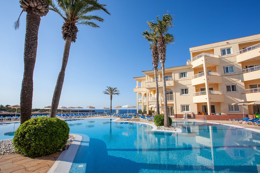 Grupotel Tamariscos — Swimming pool in Cala'n Bosch, Balearic Islands