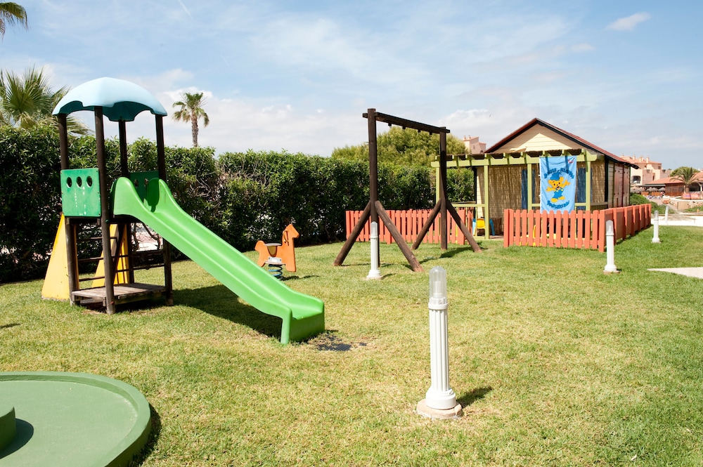 Grupotel Tamariscos — Attractions for children in Cala'n Bosch, Balearic Islands