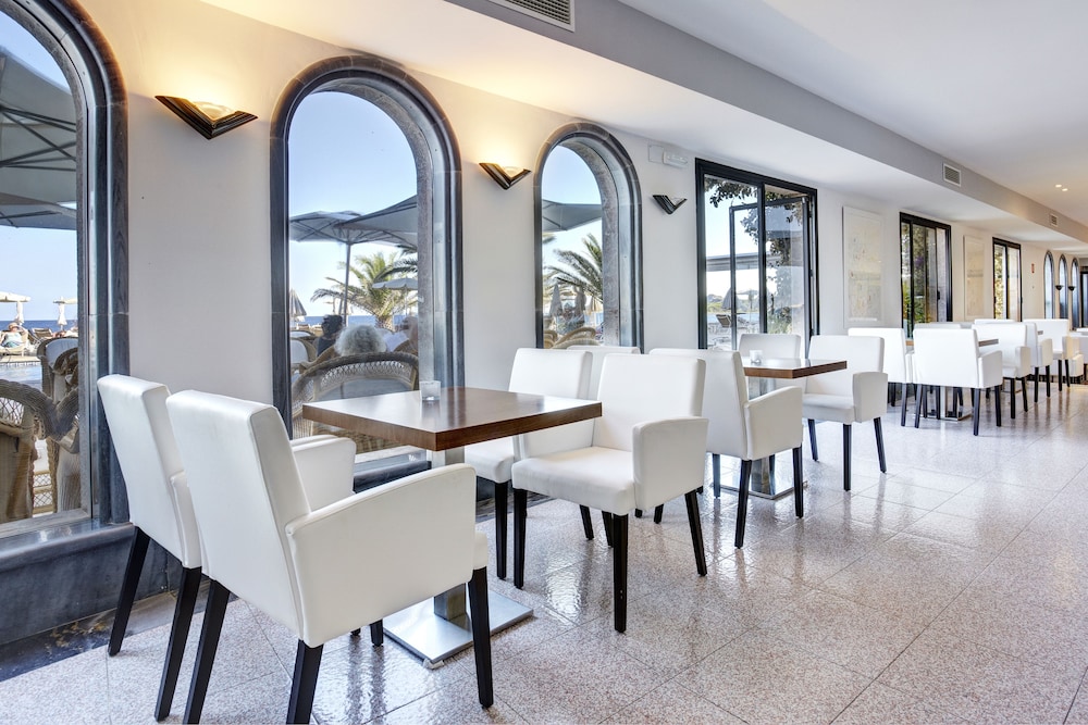 Grupotel Aguait Resort & Spa - Adults Only — Restaurant & bars in Cala Ratjada, Balearic Islands