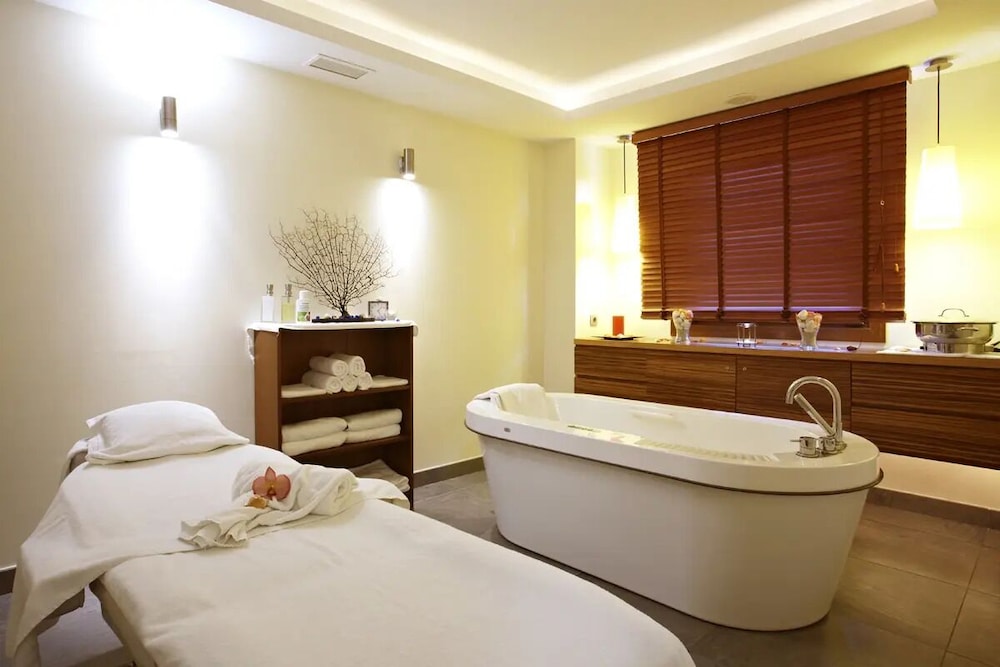 Grupotel Aguait Resort & Spa - Adults Only — Hotel rooms in Cala Ratjada, Balearic Islands