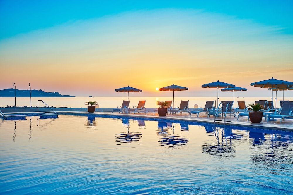 Grupotel Aguait Resort & Spa - Adults Only — Swimming pool in Cala Ratjada, Balearic Islands