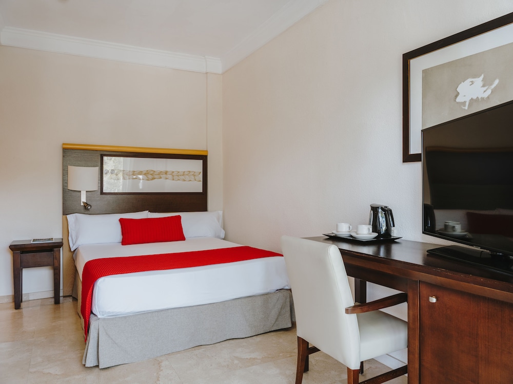 Grupotel Aguait Resort & Spa - Adults Only — Hotel rooms in Cala Ratjada, Balearic Islands