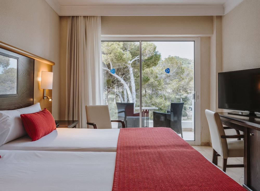 Grupotel Aguait Resort & Spa - Adults Only — Hotel rooms in Cala Ratjada, Balearic Islands