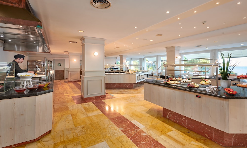 Grupotel Aguait Resort & Spa - Adults Only — Restaurant & bars in Cala Ratjada, Balearic Islands