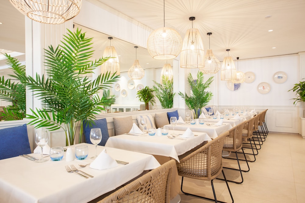 Grupotel Aldea Cala'n Bosch — Restaurant & bars in Cala'n Bosch, Balearic Islands