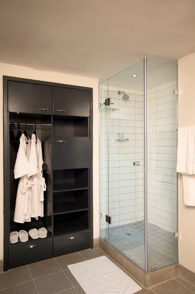 The Portswood Hotel — Hotel rooms in Cape Town, Western Cape