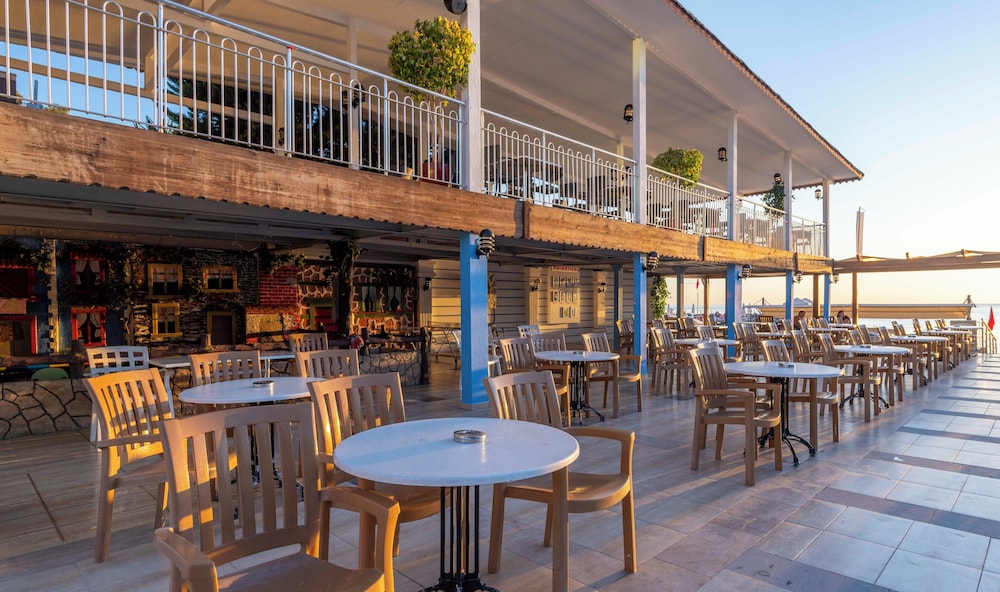 Armas Beach - All Inclusive — Pool in Kemer