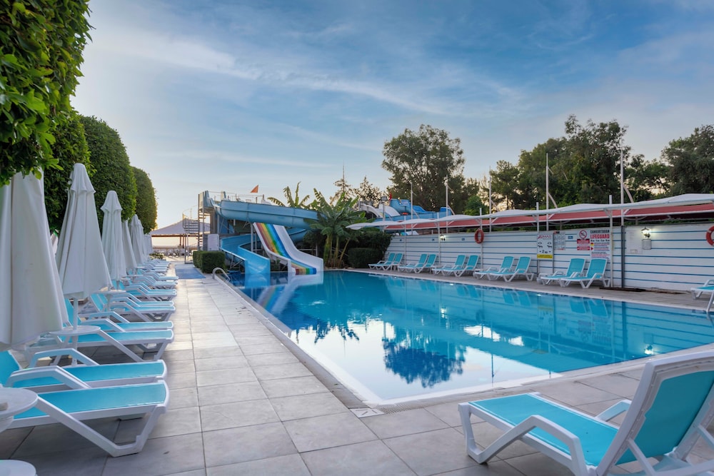 Armas Beach - All Inclusive — Pool in Kemer