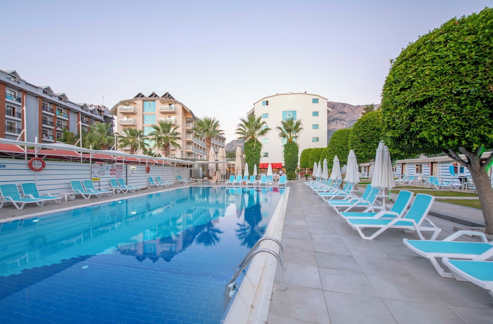 Armas Beach - All Inclusive — Pool in Kemer