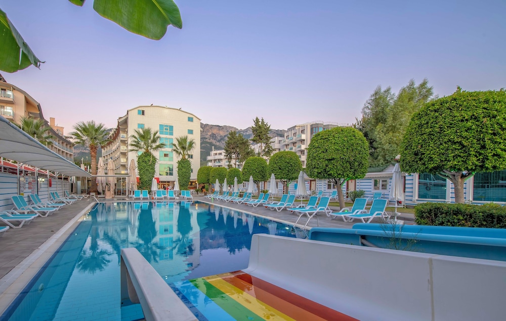 Armas Beach - All Inclusive — Pool in Kemer