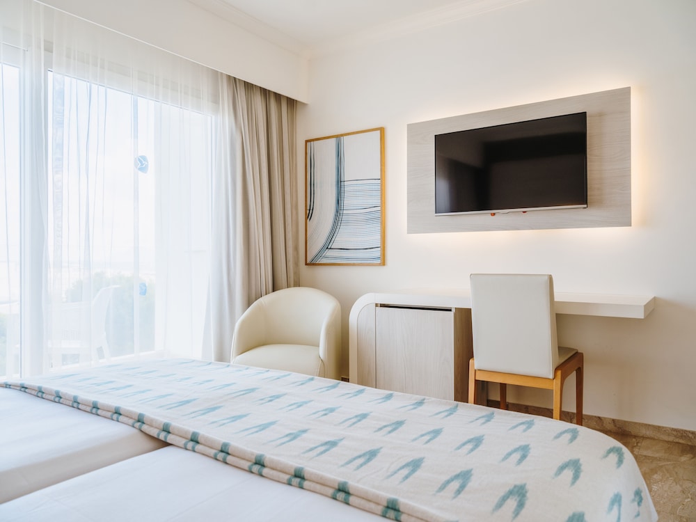 Grupotel Gran Vista & SPA — Hotel rooms in Can Picafort, Balearic Islands