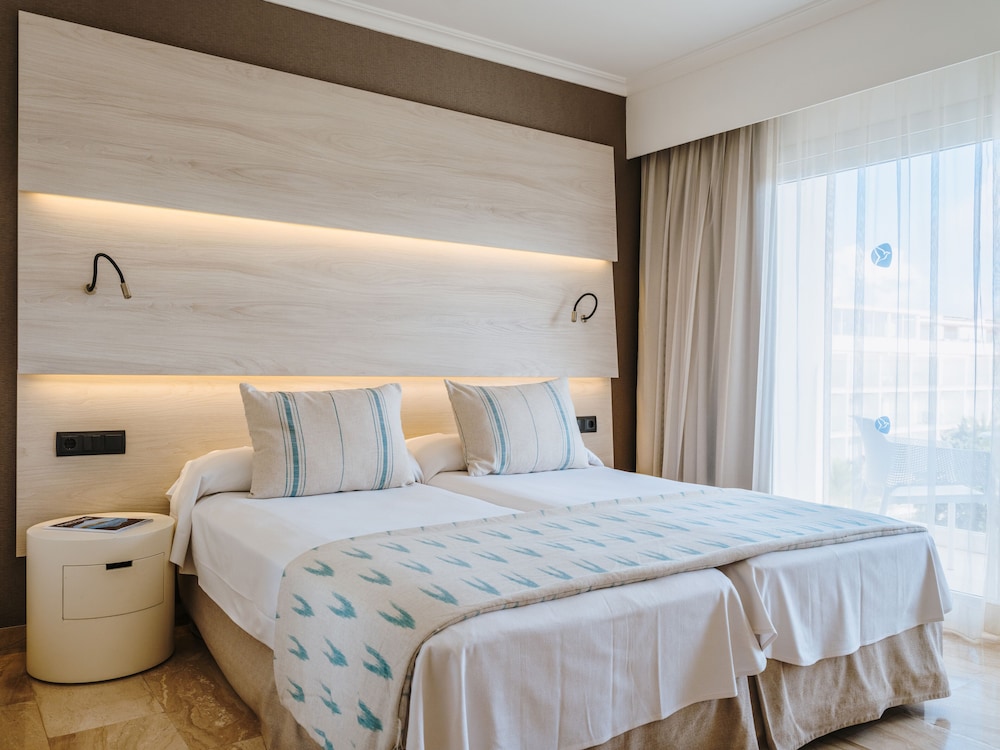 Grupotel Gran Vista & SPA — Hotel rooms in Can Picafort, Balearic Islands