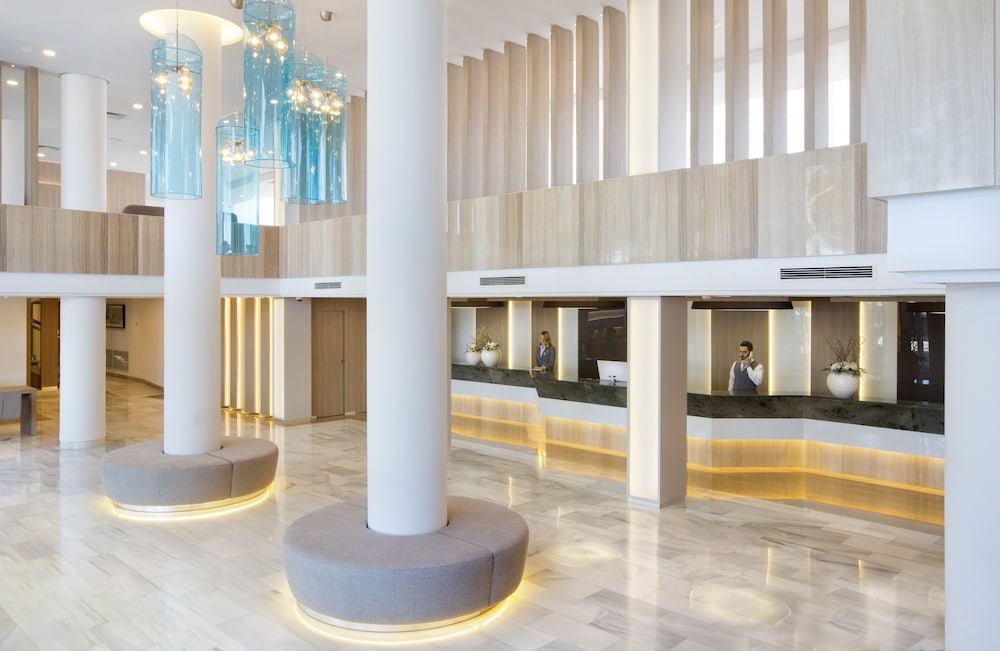 Grupotel Gran Vista & SPA — Hotel building in Can Picafort, Balearic Islands