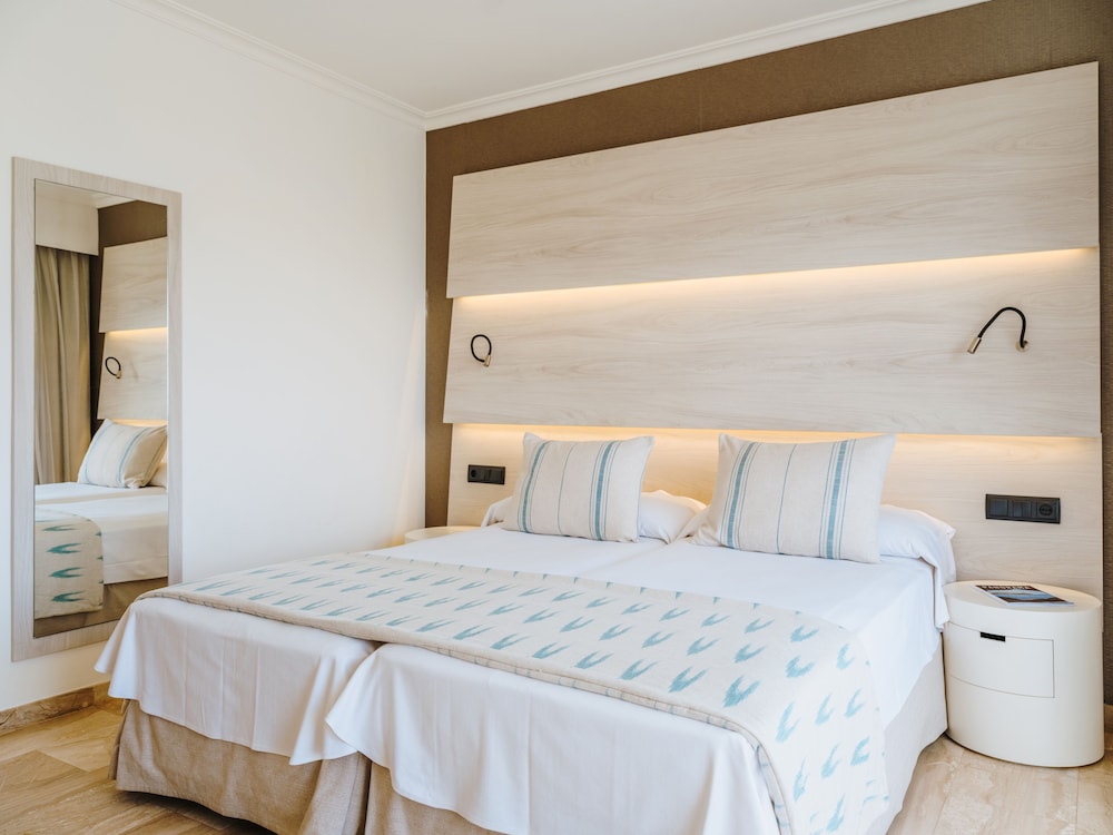 Grupotel Gran Vista & SPA — Hotel rooms in Can Picafort, Balearic Islands