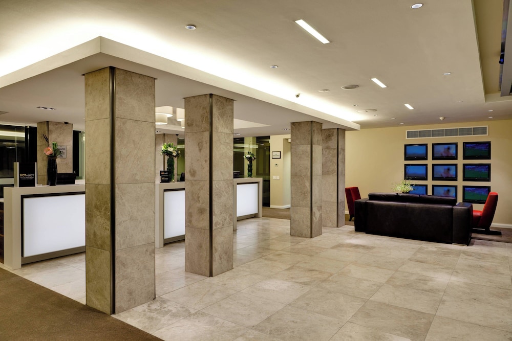 Protea Hotel by Marriott Cape Town Waterfront Breakwater Lodge — Hotel building in Cape Town, Western Cape