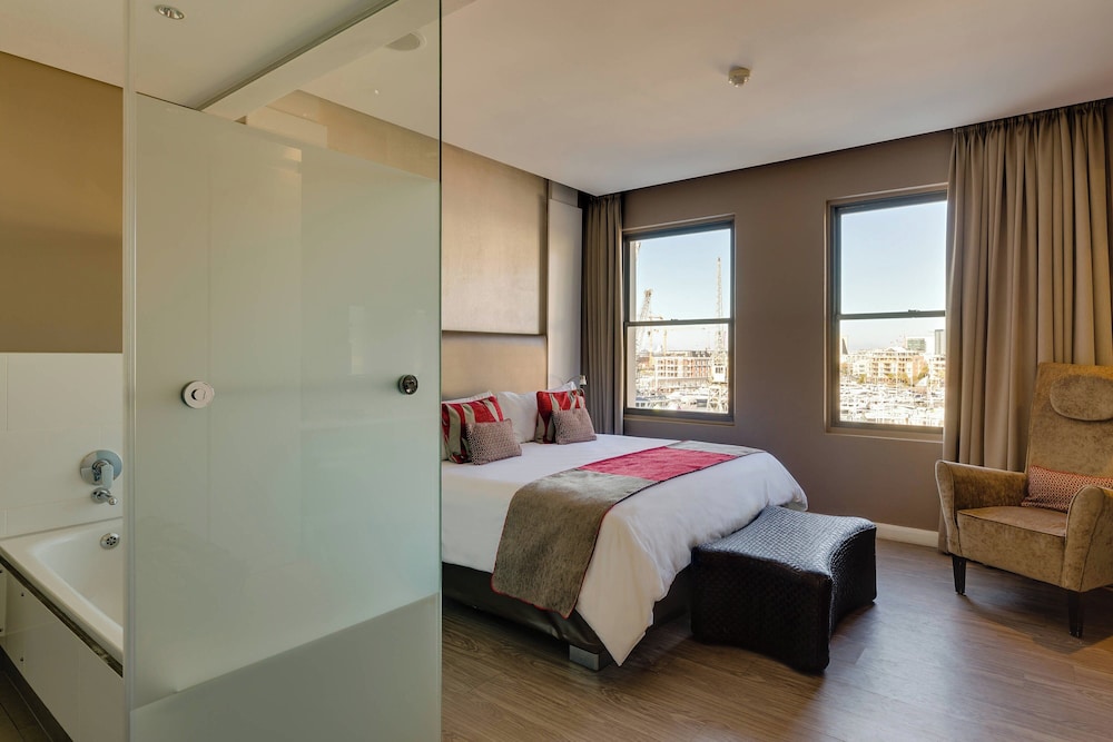 Protea Hotel by Marriott Cape Town Waterfront Breakwater Lodge — Hotel rooms in Cape Town, Western Cape