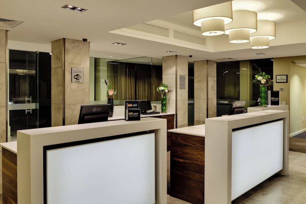Protea Hotel by Marriott Cape Town Waterfront Breakwater Lodge — Hotel building in Cape Town, Western Cape