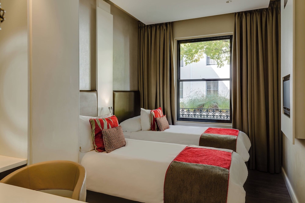 Protea Hotel by Marriott Cape Town Waterfront Breakwater Lodge — Hotel rooms in Cape Town, Western Cape