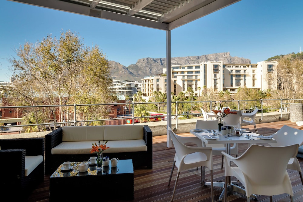 Protea Hotel by Marriott Cape Town Waterfront Breakwater Lodge — Restaurant & bars in Cape Town, Western Cape