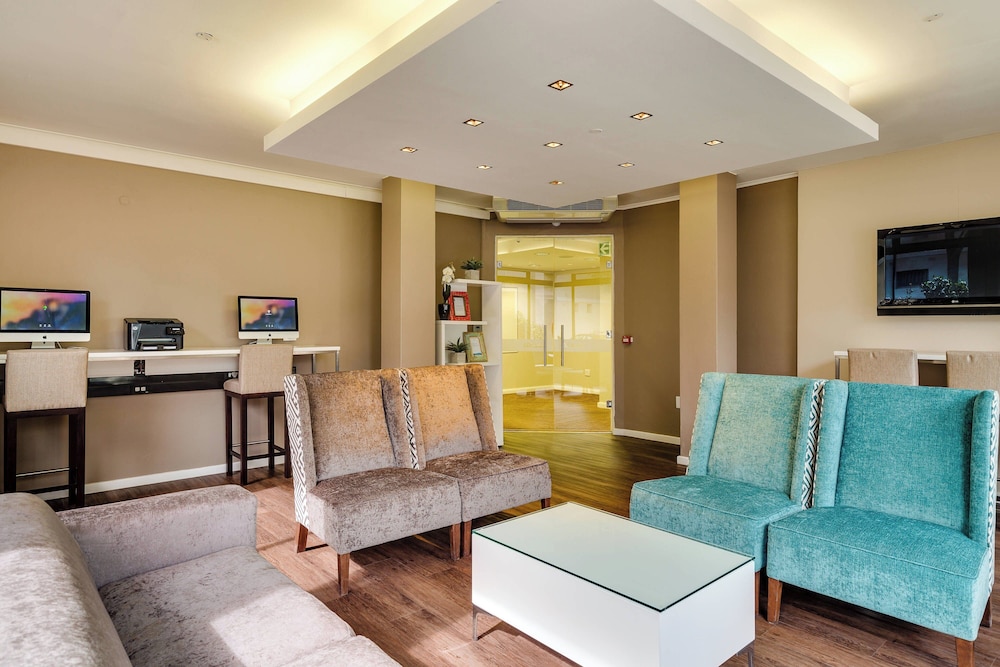 Protea Hotel by Marriott Cape Town Waterfront Breakwater Lodge — Hotel building in Cape Town, Western Cape