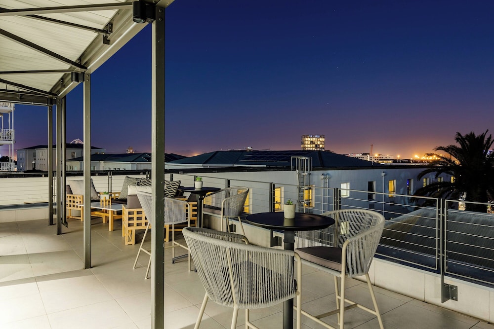 Protea Hotel by Marriott Cape Town Waterfront Breakwater Lodge — Restaurant & bars in Cape Town, Western Cape
