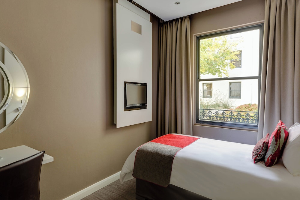 Protea Hotel by Marriott Cape Town Waterfront Breakwater Lodge — Hotel rooms in Cape Town, Western Cape