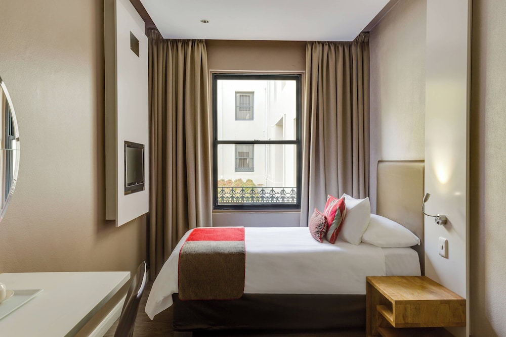 Protea Hotel by Marriott Cape Town Waterfront Breakwater Lodge — Hotel rooms in Cape Town, Western Cape